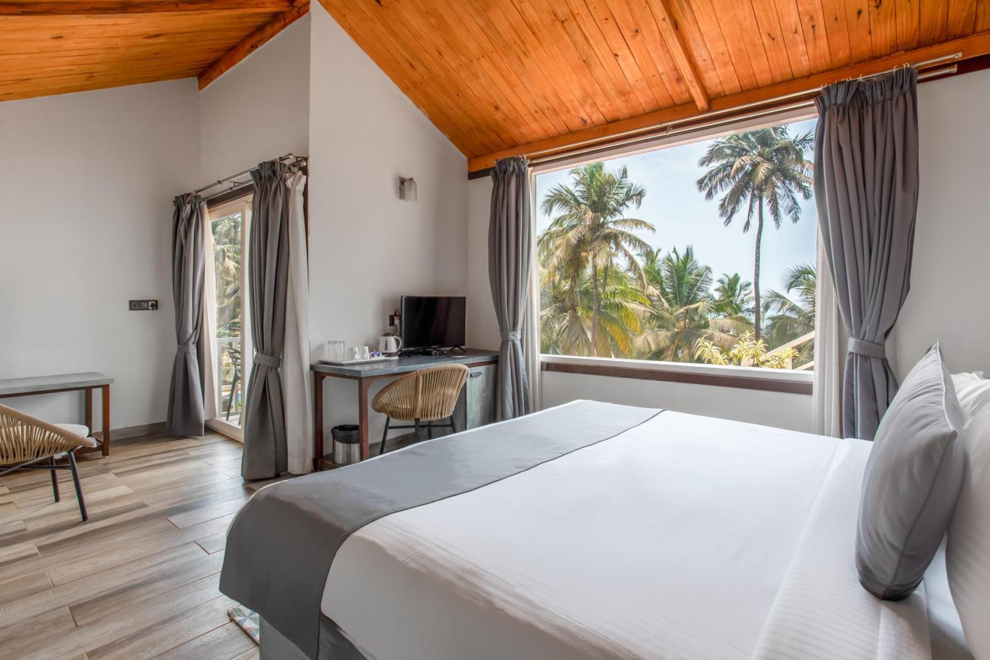 Stone Wood Beach Resort, Vagator Exteriör bild