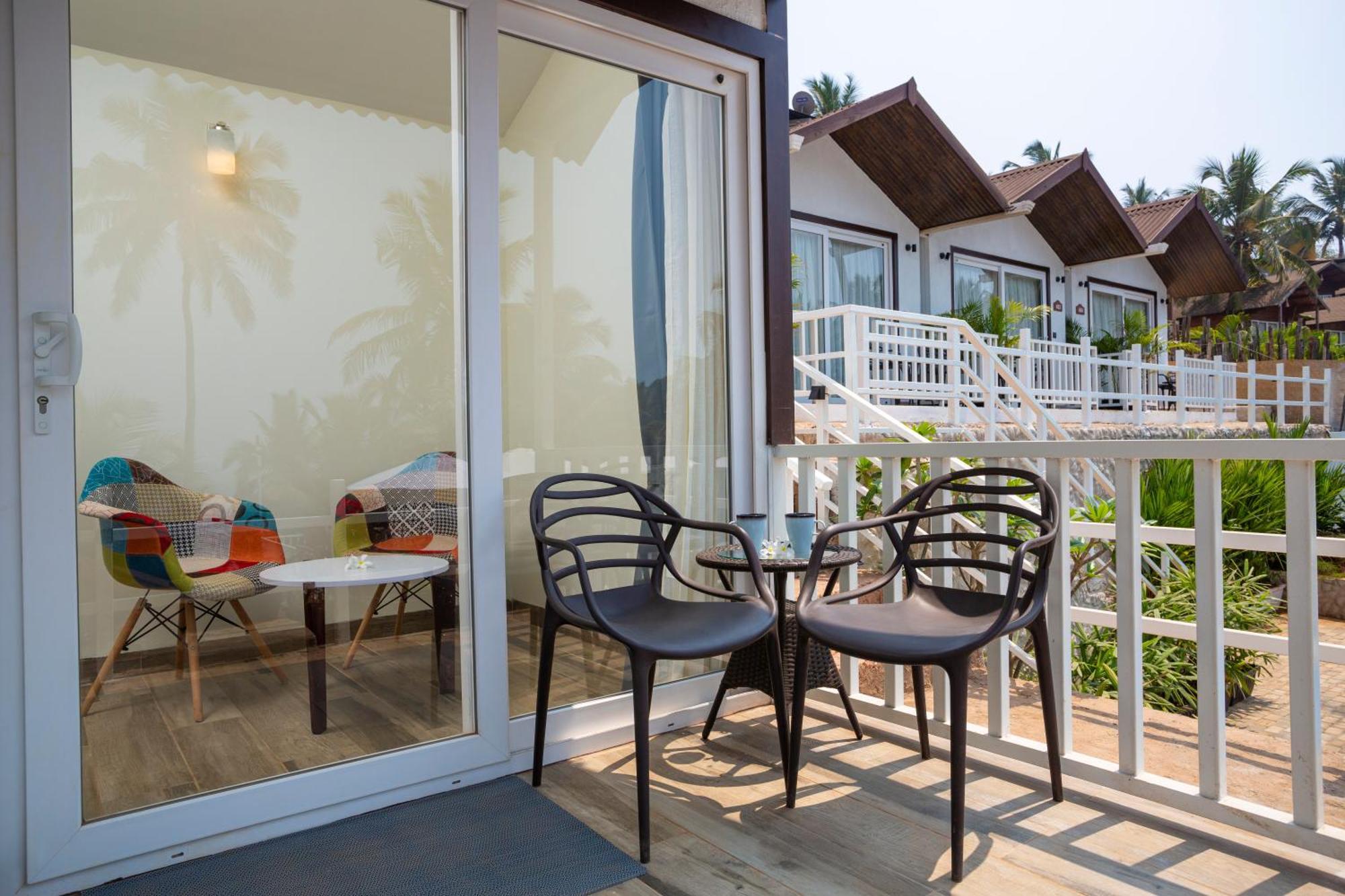 Stone Wood Beach Resort, Vagator Exteriör bild