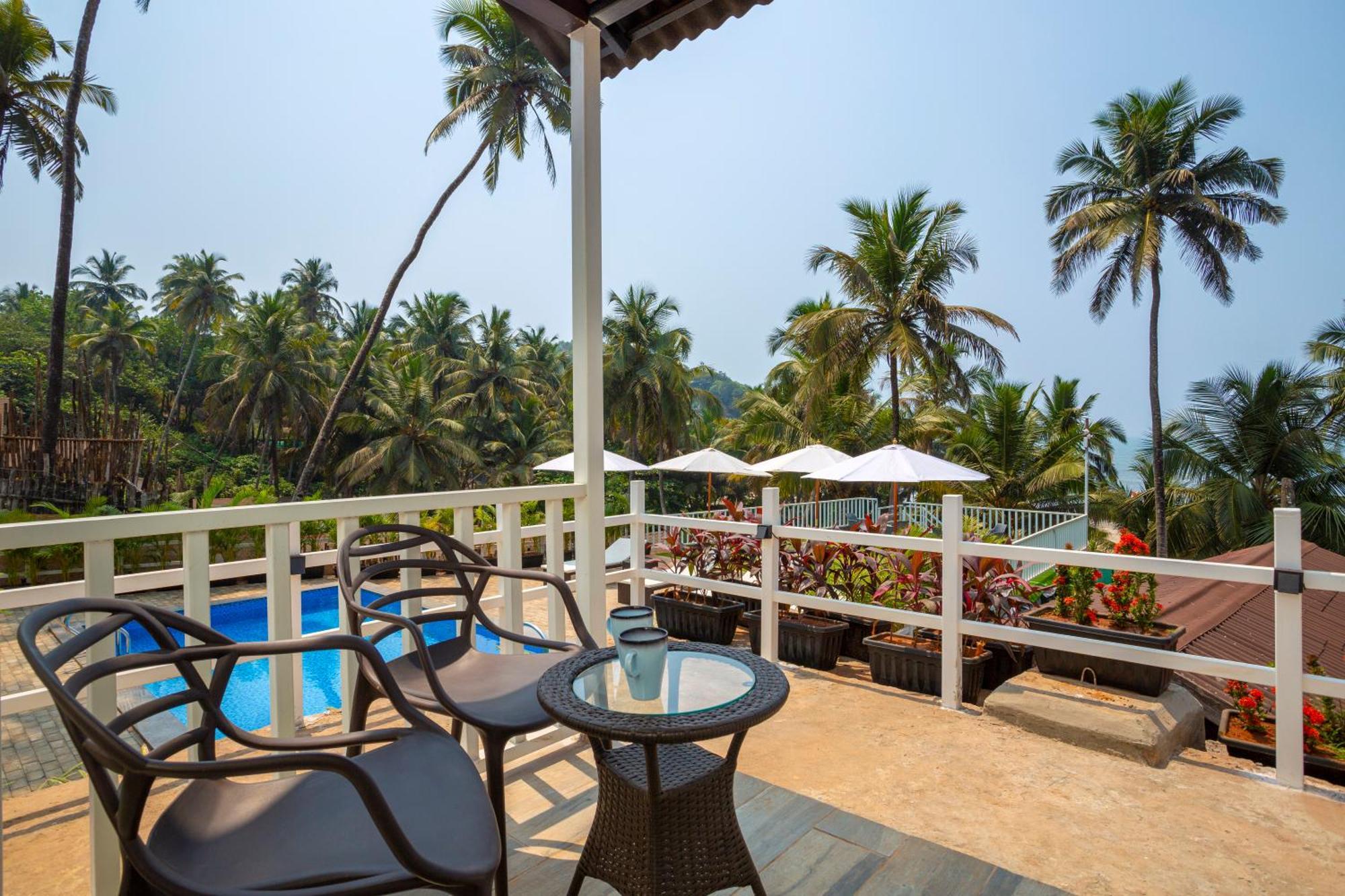 Stone Wood Beach Resort, Vagator Exteriör bild