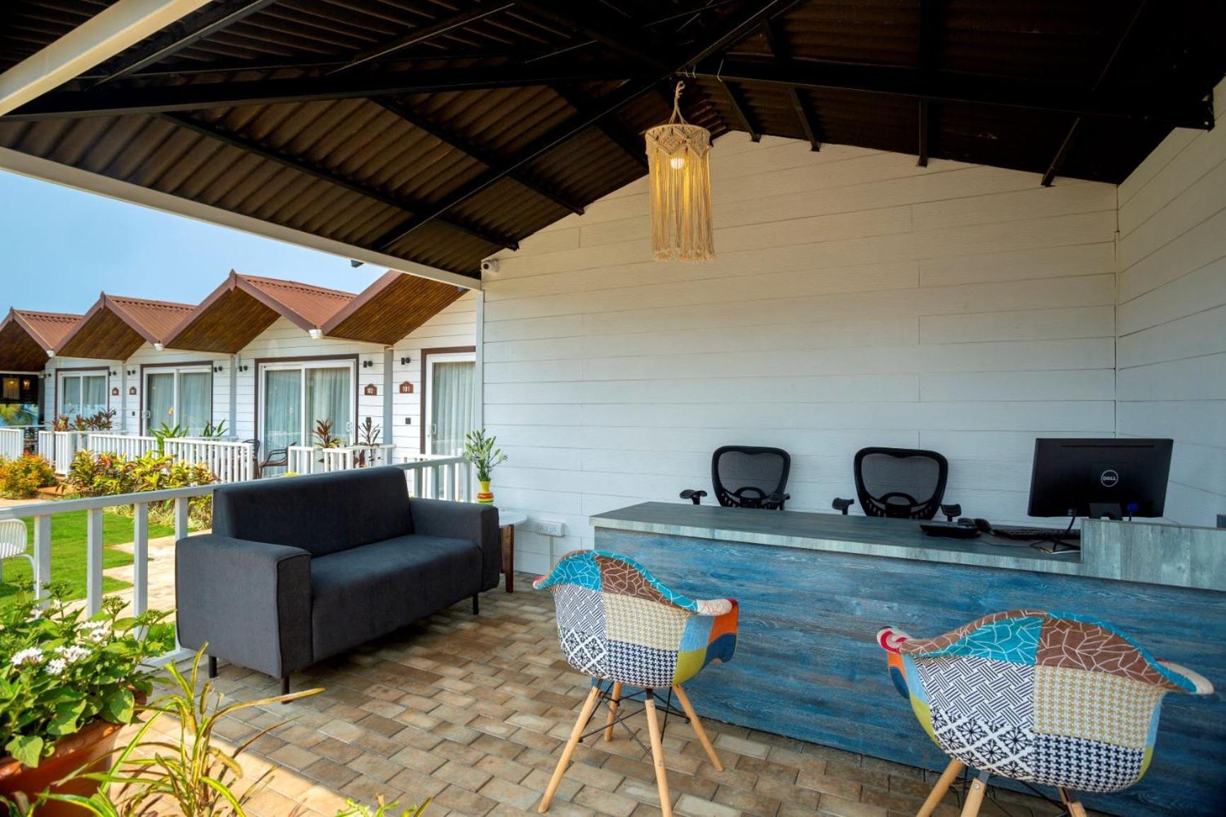 Stone Wood Beach Resort, Vagator Exteriör bild